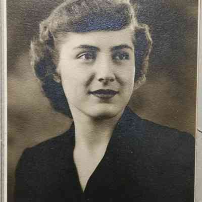 Portrait of a Woman Photo by LeClear