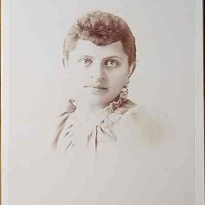 Portrait of a Woman Cabinet Card by Cassey & Co.