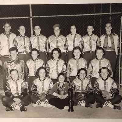 Van's Softball Team Photo