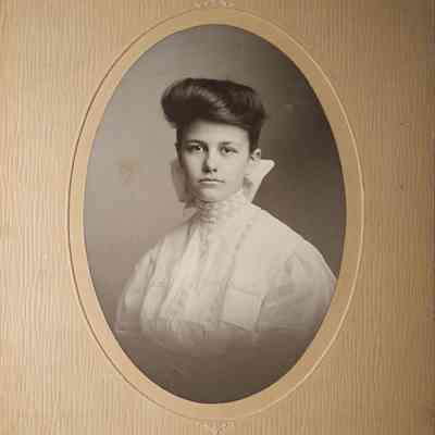 Minnie Karkan Card Photo by Imes