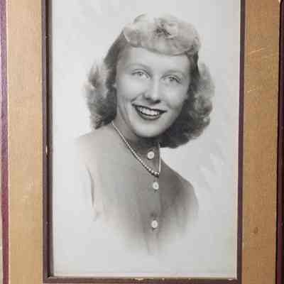 Portrait of a Woman Photo by Versluis