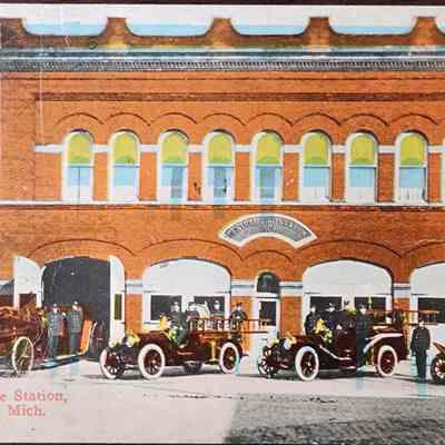 Central Fire Station, Lansing, Mich. Postcard