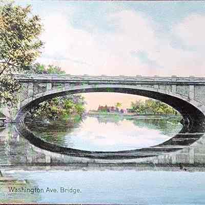 Washington Ave. Bridge, Lansing, Mich. Postcard