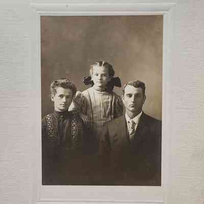 Portrait of a Family Card Photo by Bonnell