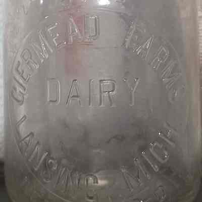 Giermead Farms Dairy Embossed Pint Bottle