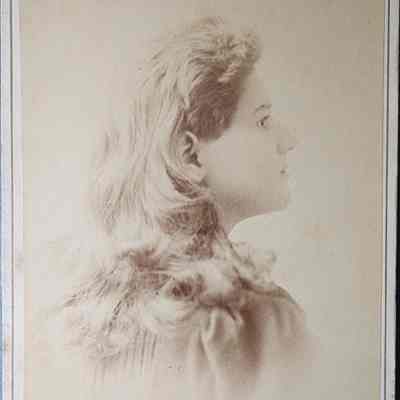 Portrait of a Woman Cabinet Card by Savigny and Christmas
