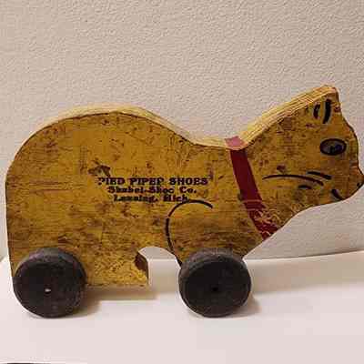 Pied Piper Shoes, Shubel Shoes Co., Lansing, Advertising Toy Cat