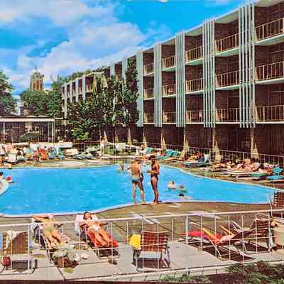 Quality Courts Motel Postcard