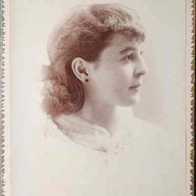 Portrait of a Woman Cabinet Card by Savigny and Christmas