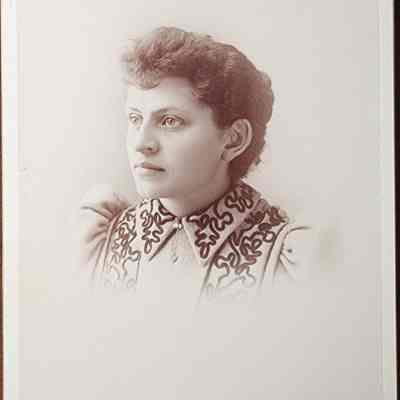 Portrait of a Woman Cabinet Card by Cassey & Co.