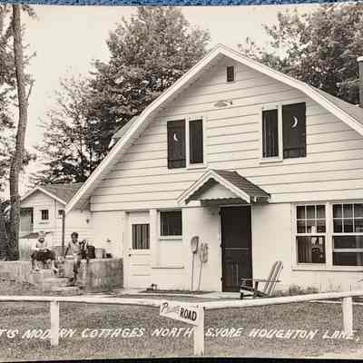 Siebert's Modern Cottages, North Shore Houghton Lake, Mich. RPPC