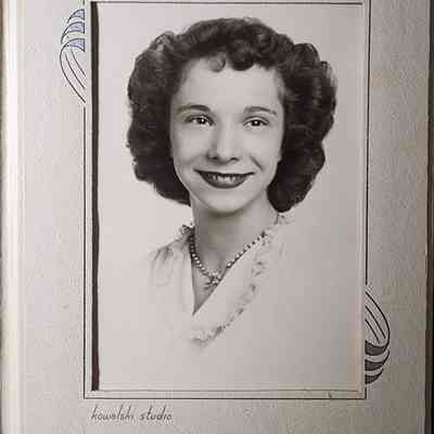 Portrait of a Woman Photo by Kowalski