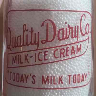 Quality Dairy Co. 11-Stores 1-Pyro Half Pint Bottle