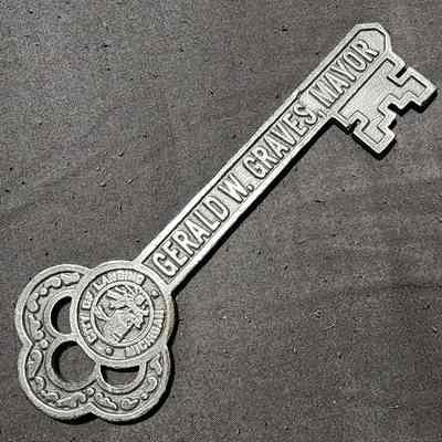 Lansing Mayor Graves Key to the City