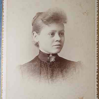 Portrait of a Woman Cabinet Card by Savigny and Christmas