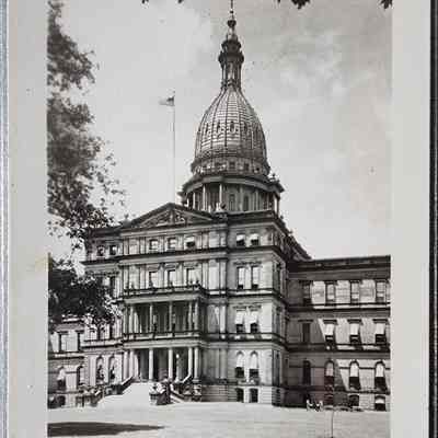 State Capitol Photo by Linn