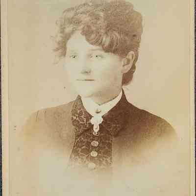 Portrait of a Woman CDV by Metropolitan Art Gallery, Dan W. Smith
