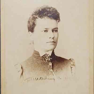 Portrait of a Woman Cabinet Card by Savigny & Christmas