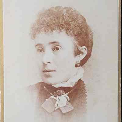 Portrait of a Woman CDV by Mead