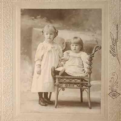 Marion and Elenore Oppenlander Card Photo by Ellison