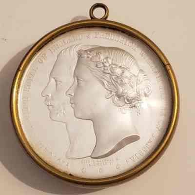 SILVER MEDAL COMMEMORATING MARRIAGE OF FRIEDRICH WILHELM IV AND PRINCESS VICTORIA