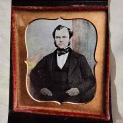 FRAME WITH PHOTOGRAPH OF?