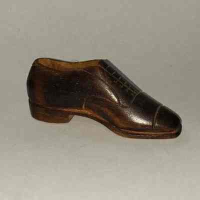 WOODEN SHOE