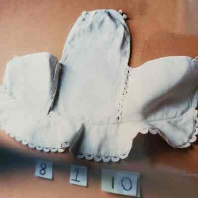 White Cotton Ribbed Percale Cap with Ties