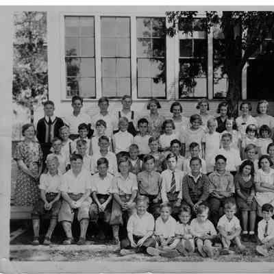 PH-2307-Rugen School - students and teachers, 1930s