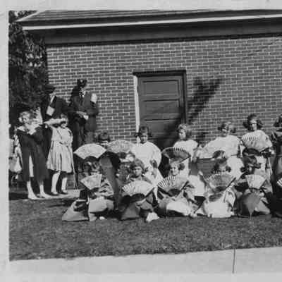 PH-0427: School children, Japanese opera, Glenview Days 1917, in ft of firehouse, Virgina Rugen Reagan front row 4th from LT