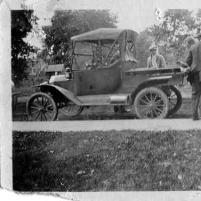 PH-2038-Group with old truck