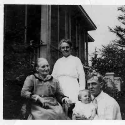 PH-1170- 4 generation Rugen - Great-Grandma Sophia, Grandma Francis Mertz Rugen, Father Fred Rugen, Baby Jeanette