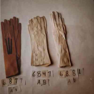 9-1/4" White Kid Mid-Length Gloves - 3 Pearl Snaps