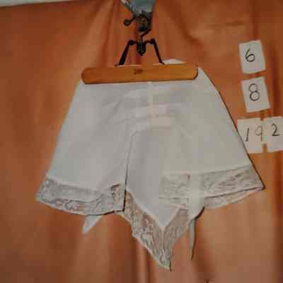 White Triangular Neck Scarf with Lace Edge