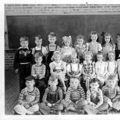 PH-2085-Rugen School 1st grade, 1945-46