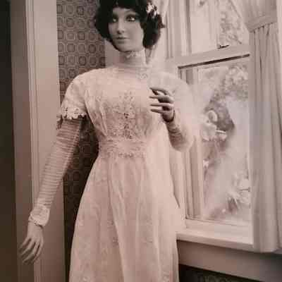 High Stand-Up Collar with Overall Embroidered Appliqué White Dress with Train