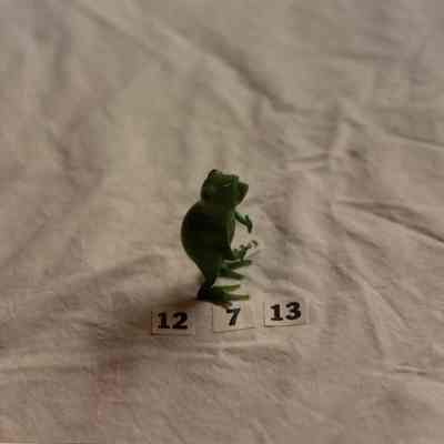 Glass figure of frog