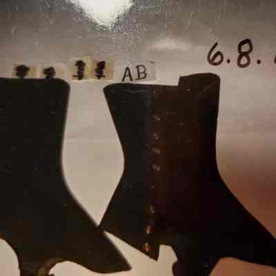 One Pair Women's Brown Wool Spats