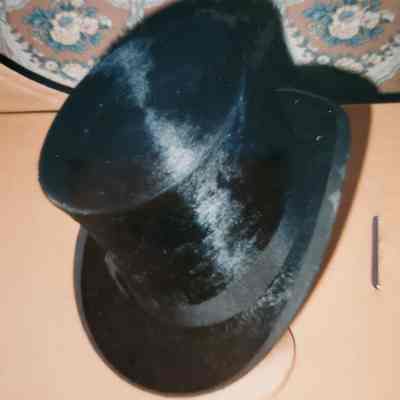Black Top Hat