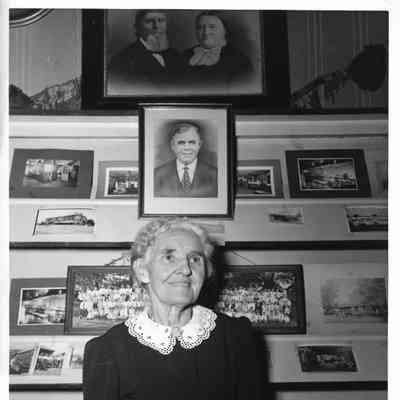 PH-1198b- Fannie Rugen, photos of C.D, Herman Sr. and Anna behind her, 1941