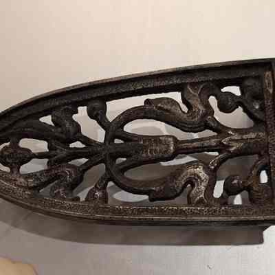 Cast Iron Flat Iron Stand Trivet