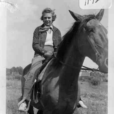 PH-1172-Jeanette on a horse