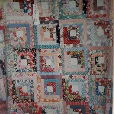 Patchwork Quilt Log Cabin Design