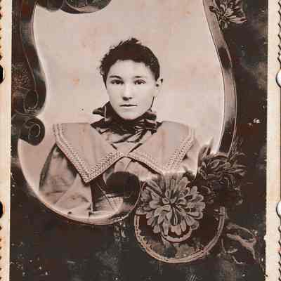 Gertrude Dyches [Cabinet Card]