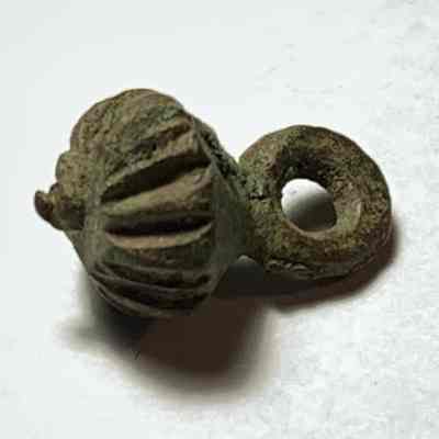 1600s Spanish Florida Spain French Acorn Doublet Button - Very Small #3 (105)