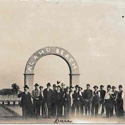 Alamo Beach [Postcard]