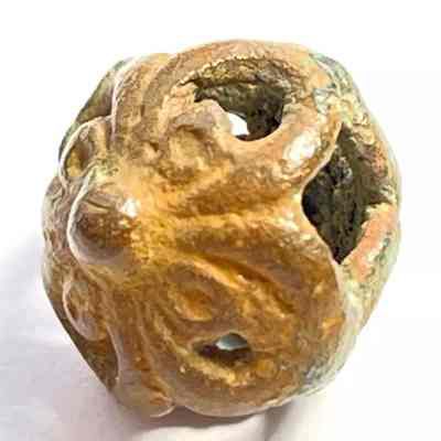 Spanish Doublet Button