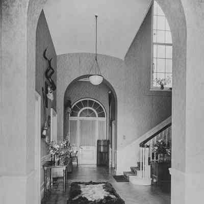School House, s entrance hall