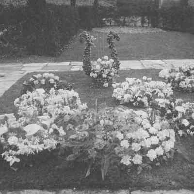 Memorial flowers for McClure 1922