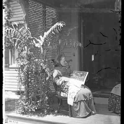 Socializing on the Porch - 53 93 D